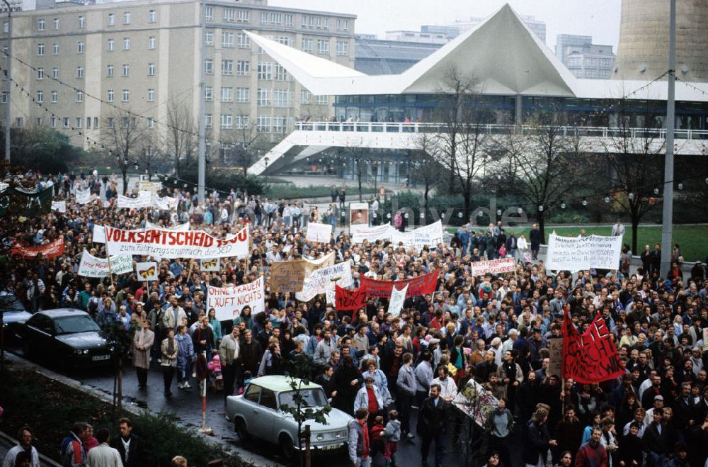 DDR-Fotoarchiv: Berlin - Legendäre Großdemonstration zur Reformation der DDR