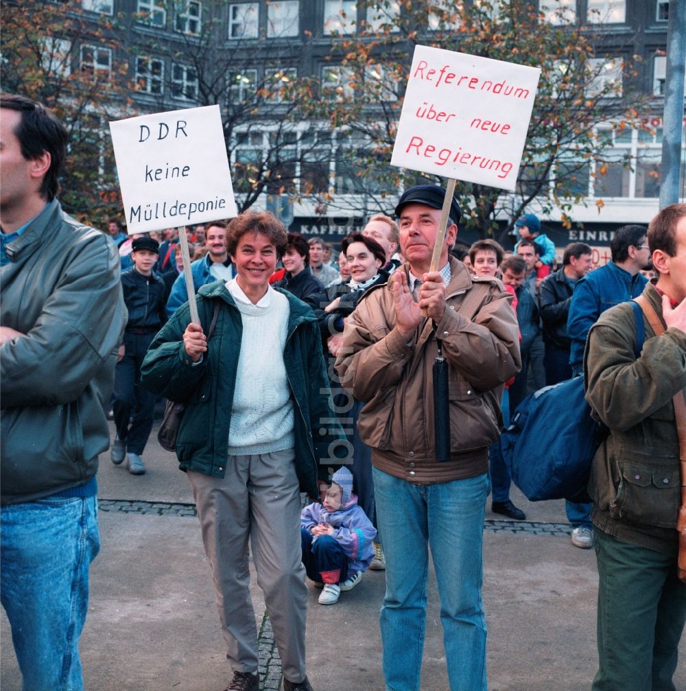DDR-Bildarchiv: Berlin - Legendäre Großdemonstration zur Reformation der DDR