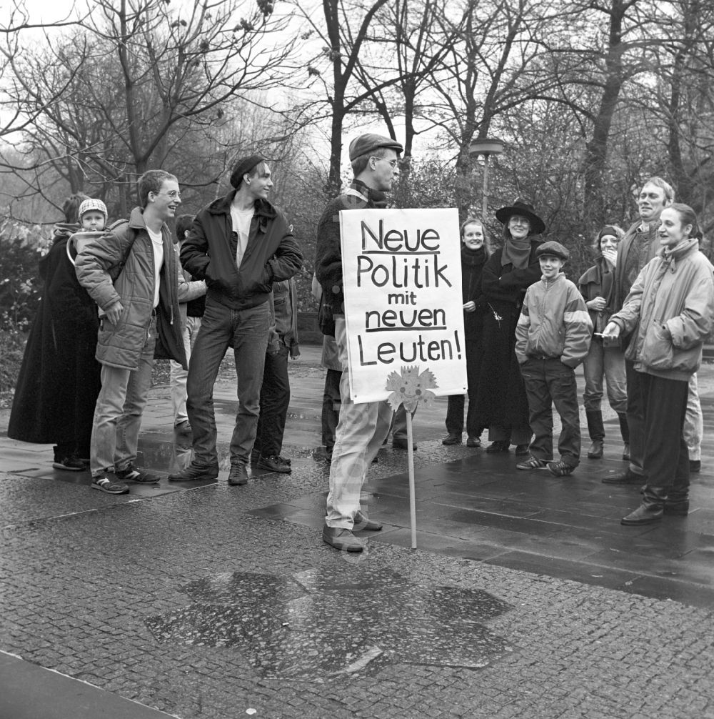 DDR-Fotoarchiv: Berlin - Legendäre Großdemonstration zur Reformation der DDR am 4. November 1989 in Berlin-Mitte