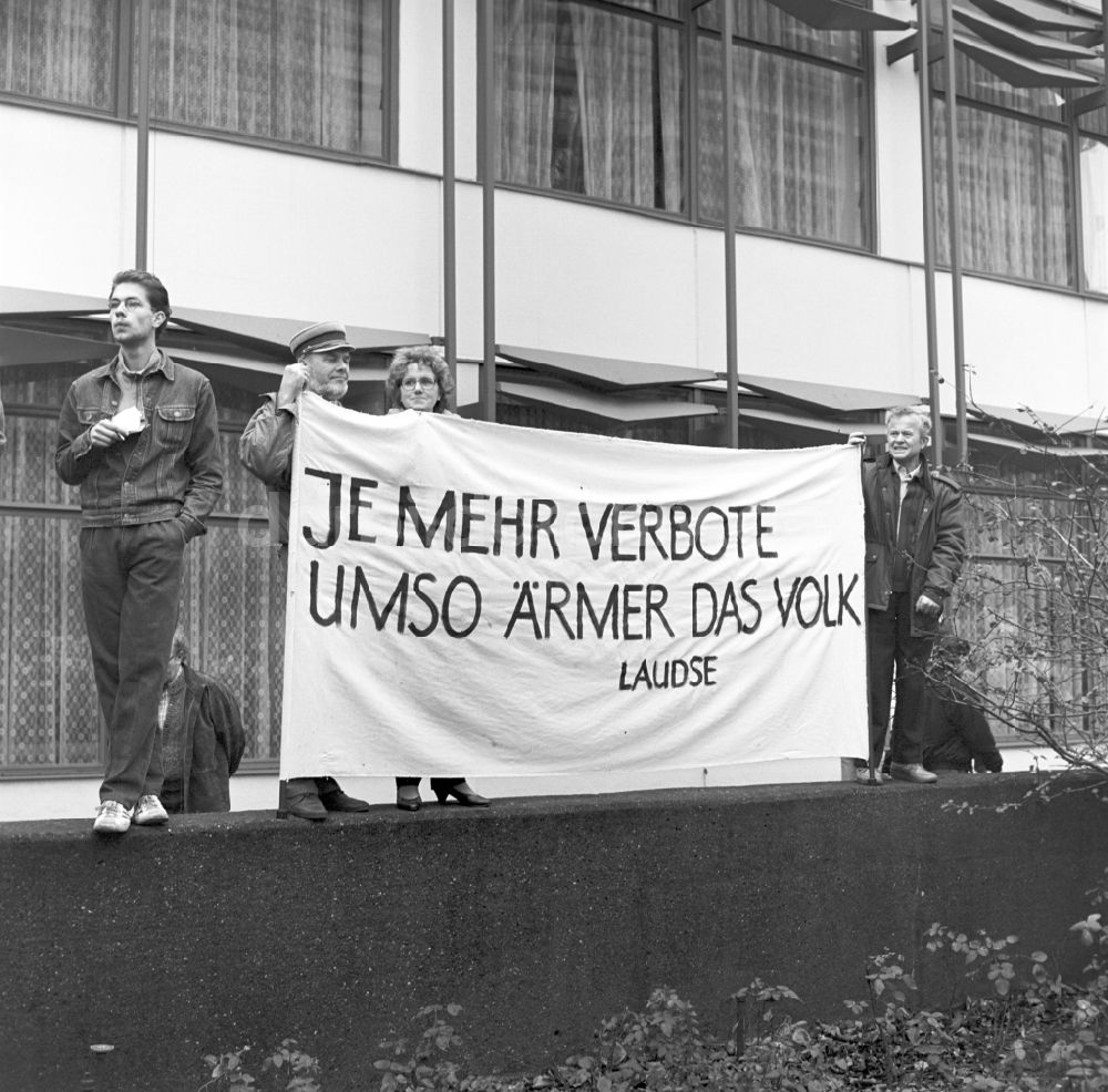 DDR-Fotoarchiv: Berlin - Legendäre Großdemonstration zur Reformation der DDR am 4. November 1989 in Berlin-Mitte