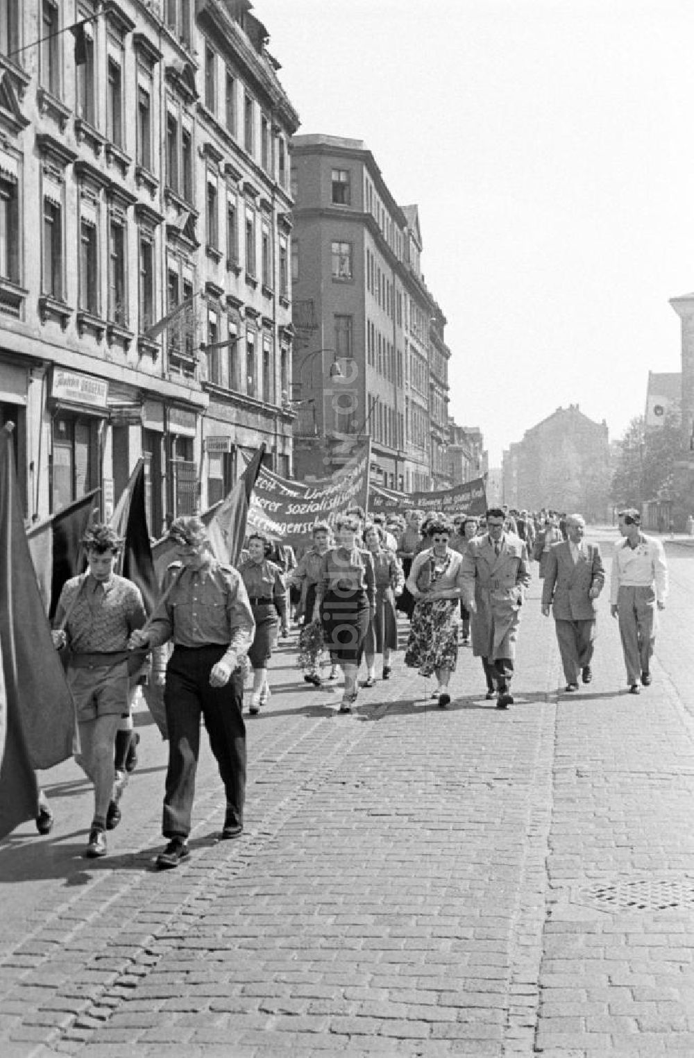 DDR-Bildarchiv: Leipzig - Leipzig - 1. Mai-Demonstration 1957