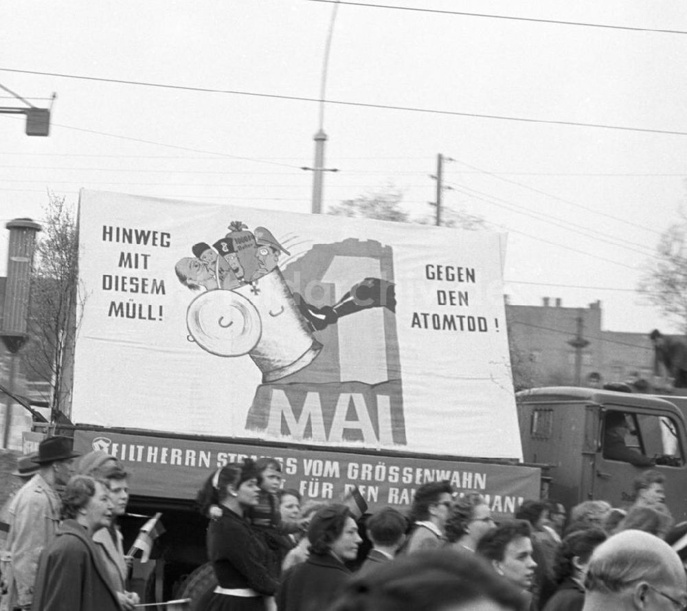 Leipzig: Leipzig - 1. Mai-Demonstration 1957