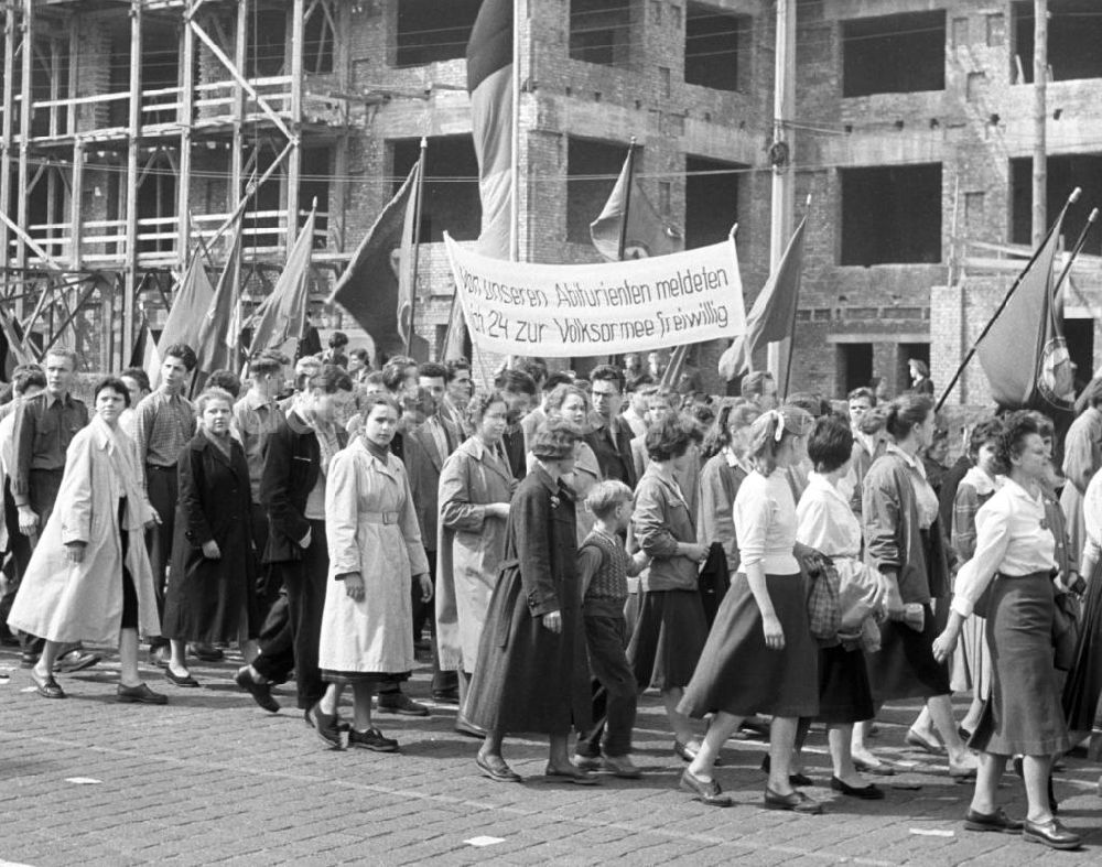 DDR-Fotoarchiv: Leipzig - Leipzig - 1. Mai-Demonstration 1958