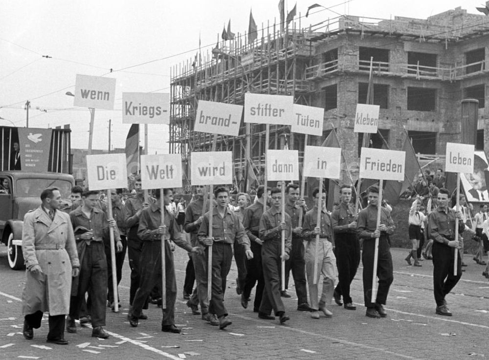 Leipzig: Leipzig - 1. Mai-Demonstration 1958