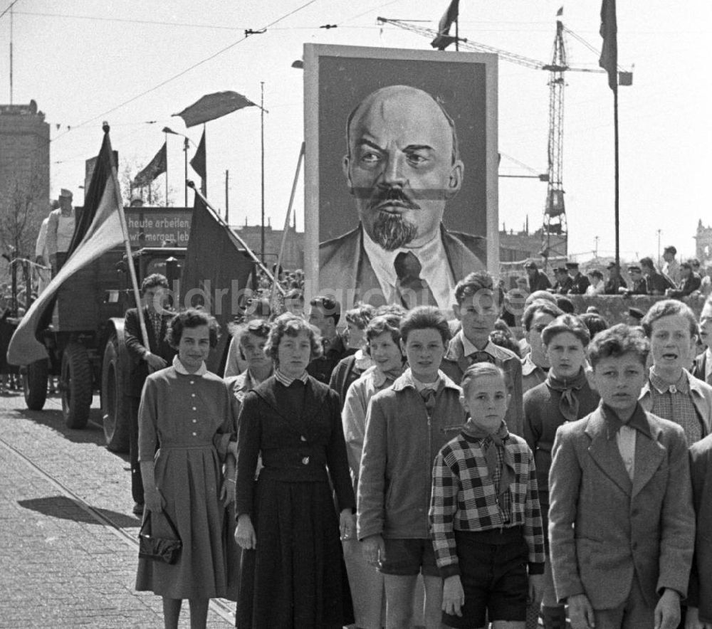 DDR-Fotoarchiv: Leipzig - Leipzig - 1. Mai-Demonstration 1958
