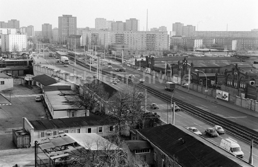 DDR-Fotoarchiv: Berlin - Leninallee in Berlin, der ehemaligen Hauptstadt der DDR, Deutsche Demokratische Republik