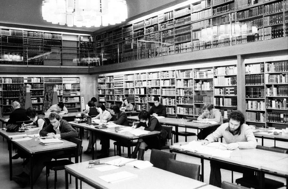 DDR-Bildarchiv: Berlin - Lesesaal der Staatsbibliothek in Berlin