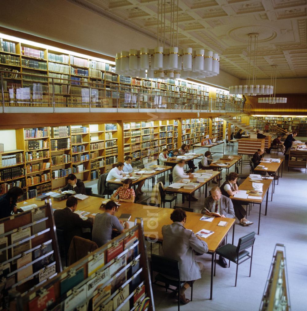 Berlin: Lesesaal der Staatsbibliothek Berlin