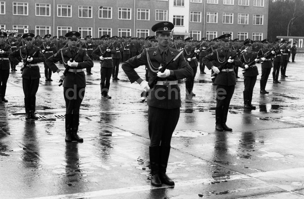 DDR-Fotoarchiv: Berlin-Lichtenberg - Lichtenberg/Berlin Tag der offenen Tür in der sowjetischen Garnison in Karlshorst 02