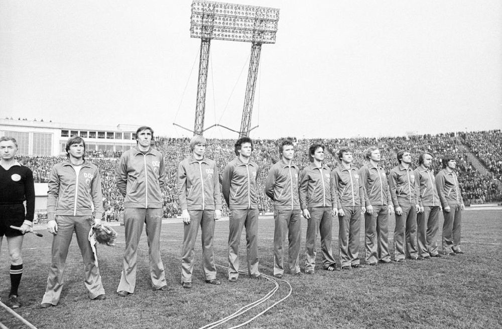 DDR-Fotoarchiv: Leipzig - Länderspiel DDR gegen Schweden in Leipzig