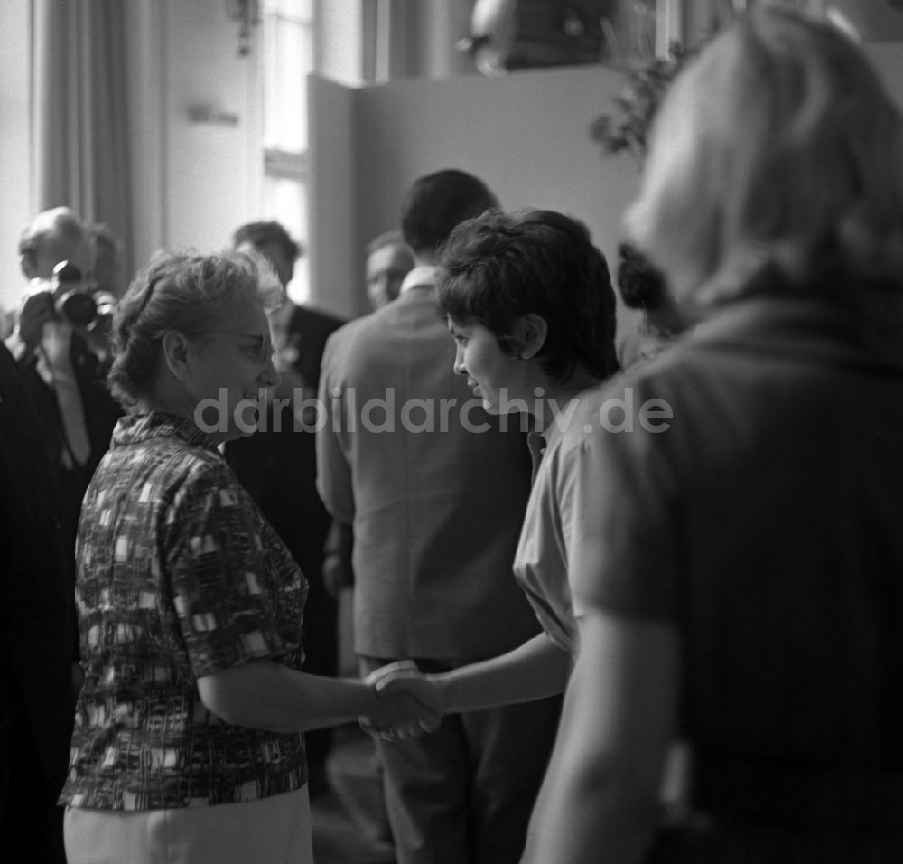 Berlin: Lotte Ulbricht beim Festakt zum 70. Geburtstag Walter Ulbricht in Berlin, der ehemaligen Hauptstadt der DDR, Deutsche Demokratische Republik