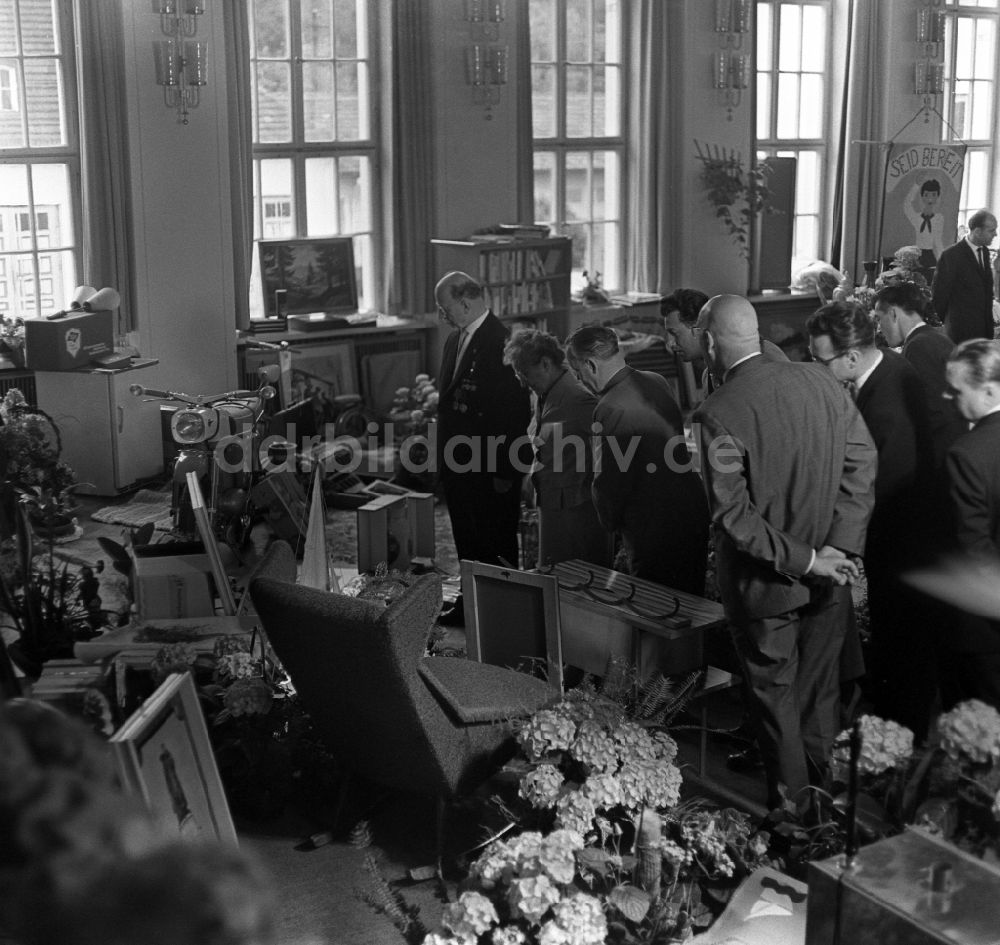 DDR-Fotoarchiv: Berlin - Lotte Ulbricht beim Festakt zum 70. Geburtstag Walter Ulbricht in Ostberlin in der DDR