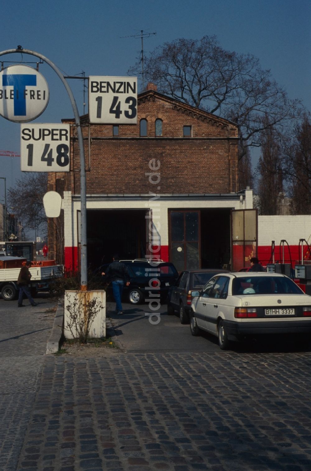 DDR-Fotoarchiv: Berlin - Kreuzberg - älteste Tankstelle in Berlin