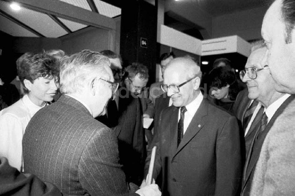 DDR-Bildarchiv: Leipzig - März.1986 Leipziger Frühjahrsmesse.Erich Honecker besucht folgen