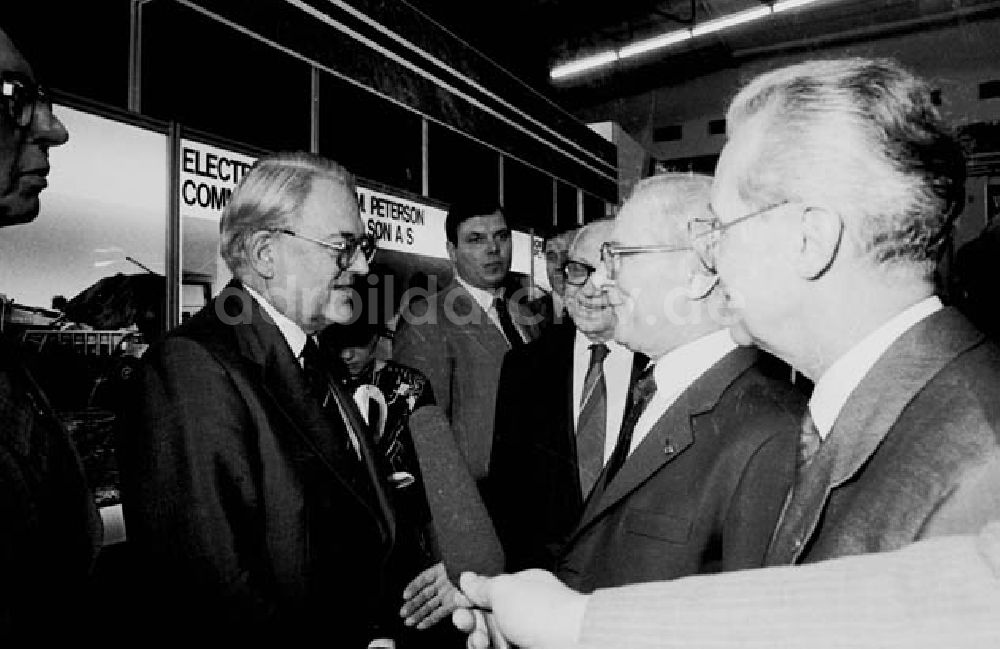 DDR-Fotoarchiv: Leipzig - März.1986 Leipziger Frühjahrsmesse.Erich Honecker besucht folgen