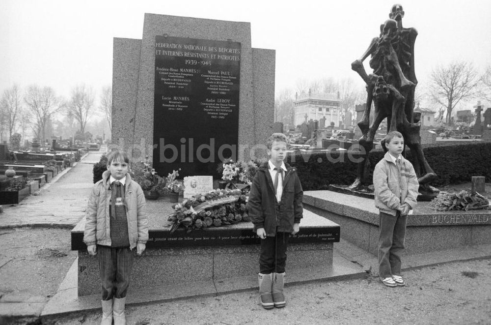 DDR-Bildarchiv: Paris - Mahnmal Buchenwald auf dem Friedhof Pere Lachaise in Frankreich-Paris