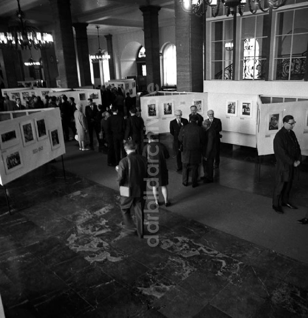 Berlin: Mai 1966 Arbeitsfotografie Ausstellung im Museum für deutsche Geschichte