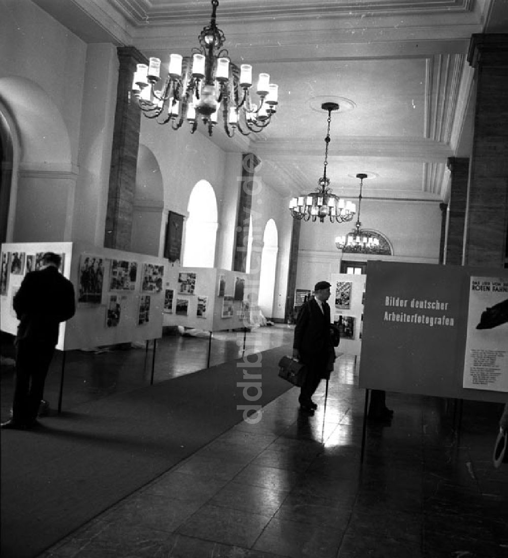 DDR-Bildarchiv: Berlin - Mai 1966 Arbeitsfotografie Ausstellung im Museum für deutsche Geschichte