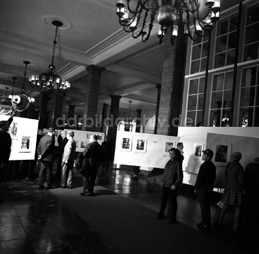 DDR-Fotoarchiv: Berlin - Mai 1966 Arbeitsfotografie Ausstellung im Museum für deutsche Geschichte
