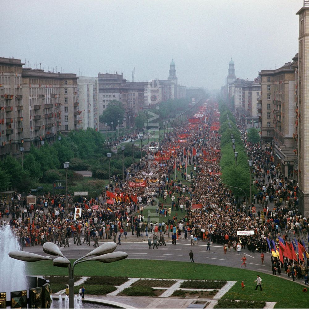 DDR-Fotoarchiv: Berlin - Mai-Demonstration 1974 Berlin