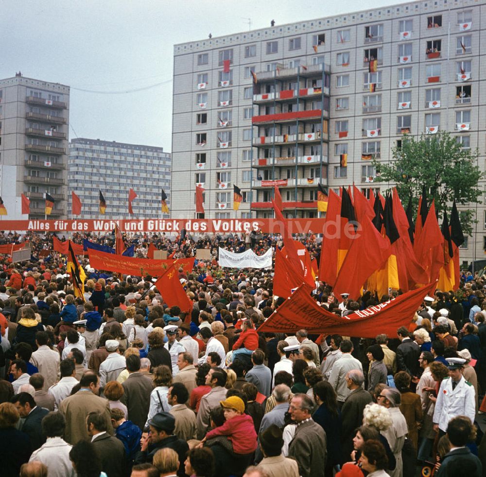  DDR  Fotoarchiv Berlin Mai  Demonstration 1974 Berlin
