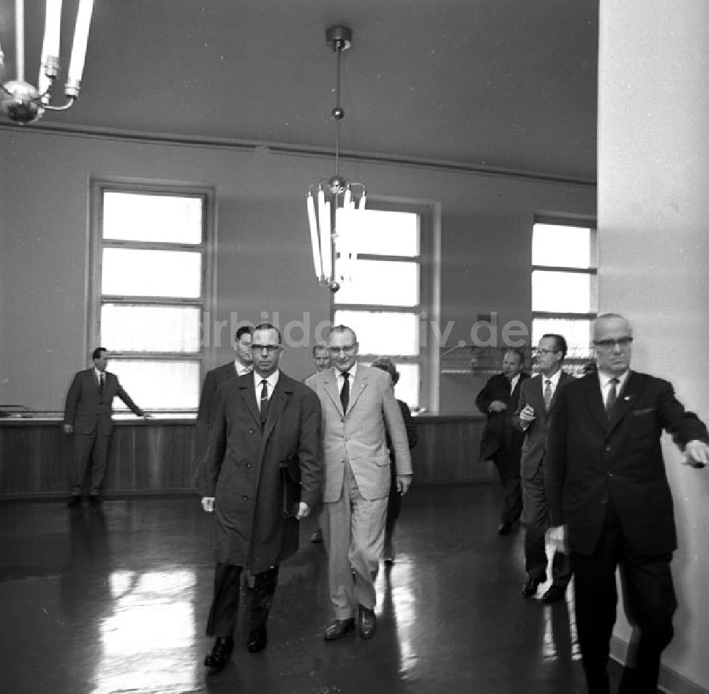 Berlin: Mai 1966 Gespräche zwischen Vertretern der SED (Sozialistische Einheitspartei Deutschlands) und SPD (Sozialistische Partei Deutschlands)