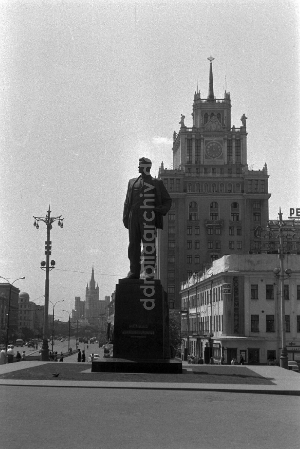 DDR-Bildarchiv: Moskau - Majakowski-Denkmal an der Twerskaja in Moskau