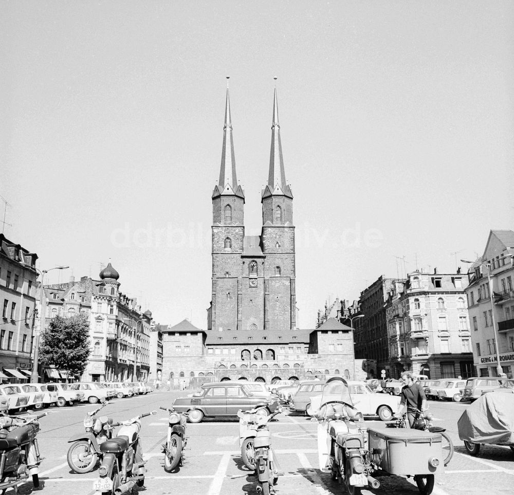 DDR-Bildarchiv: Halle (Saale) - Marienkirche am Marktplatz in Halle (Saale) in Sachsen-Anhalt in der DDR