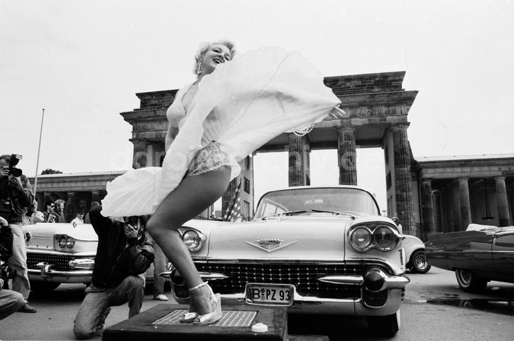 DDR-Fotoarchiv: - Marilyn Monroe am Brandenburger Tor Umschlagnummer: 7443