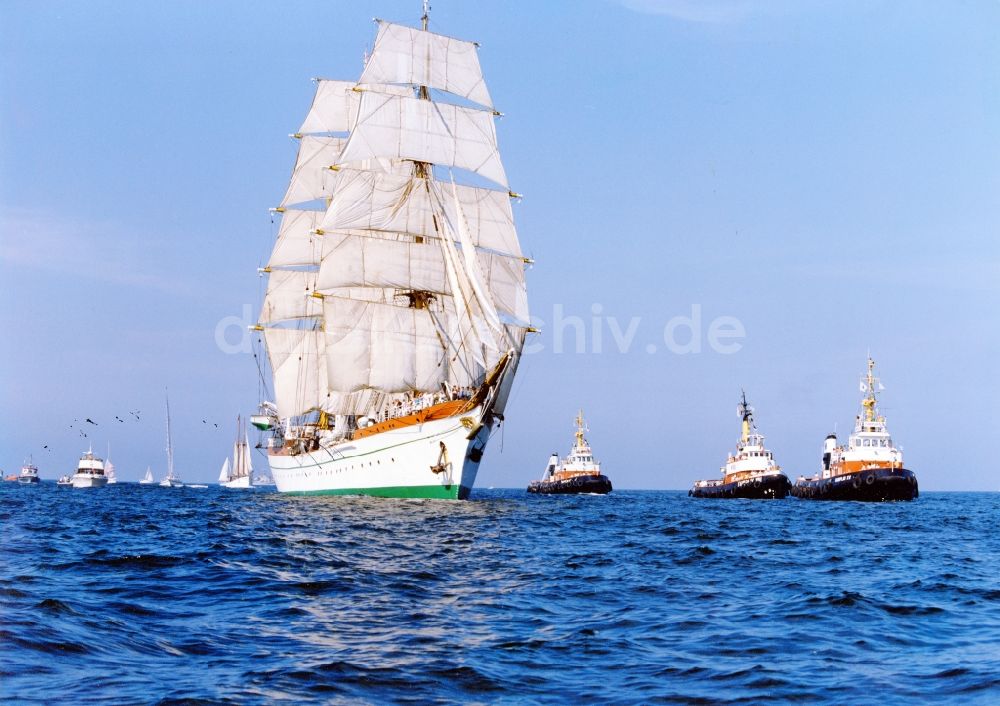 DDR-Fotoarchiv: Rostock - Marineschulschiff Gorch Fock während der 1. Hanse Sail in Rostock