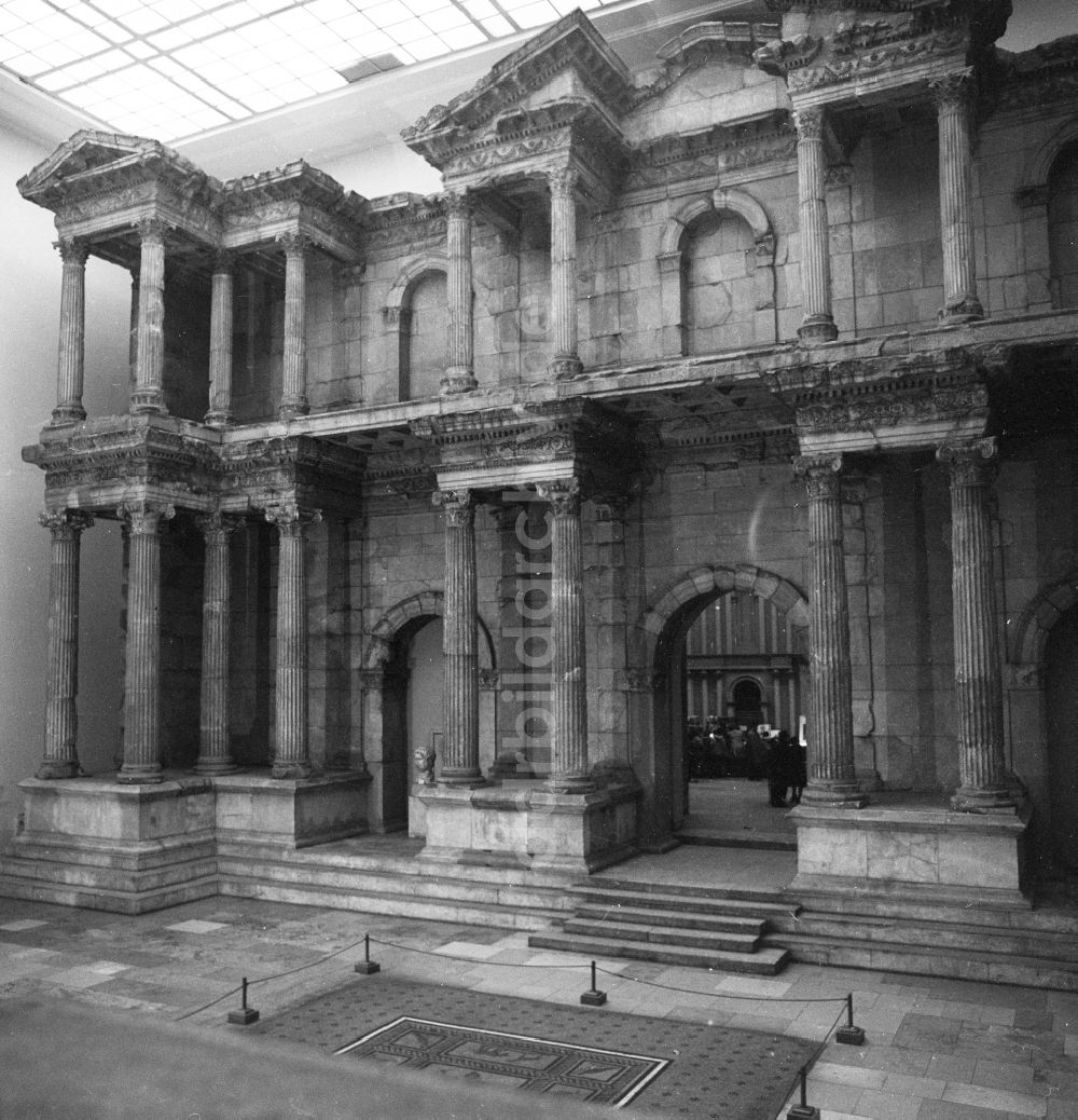 Berlin: Markttor von Milet im Pergamonmuseum in Berlin, der ehemaligen Hauptstadt der DDR, Deutsche Demokratische Republik