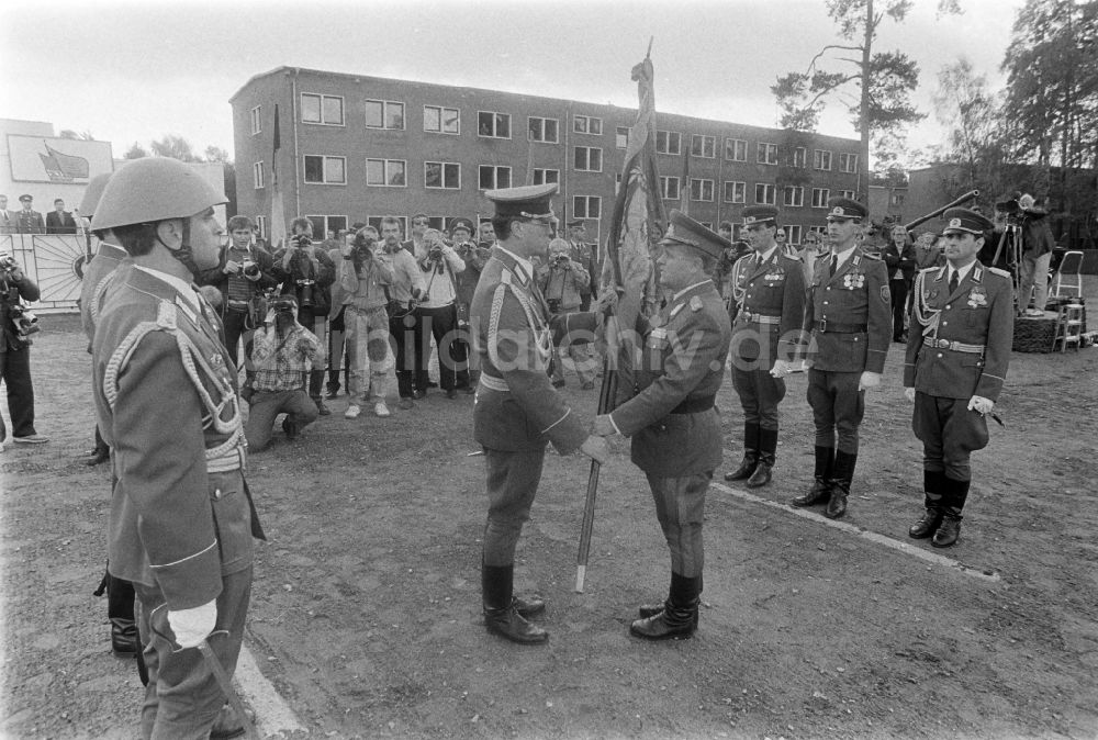 Goldberg: Marschformation von Soldaten des Panzerregiment 8 (PR-8) in Goldberg in Mecklenburg-Vorpommern in der DDR