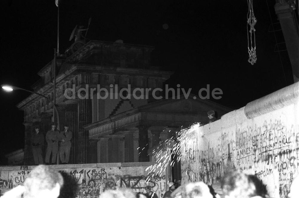 DDR-Fotoarchiv: Berlin - Maueröffnung Brandenburger Tor