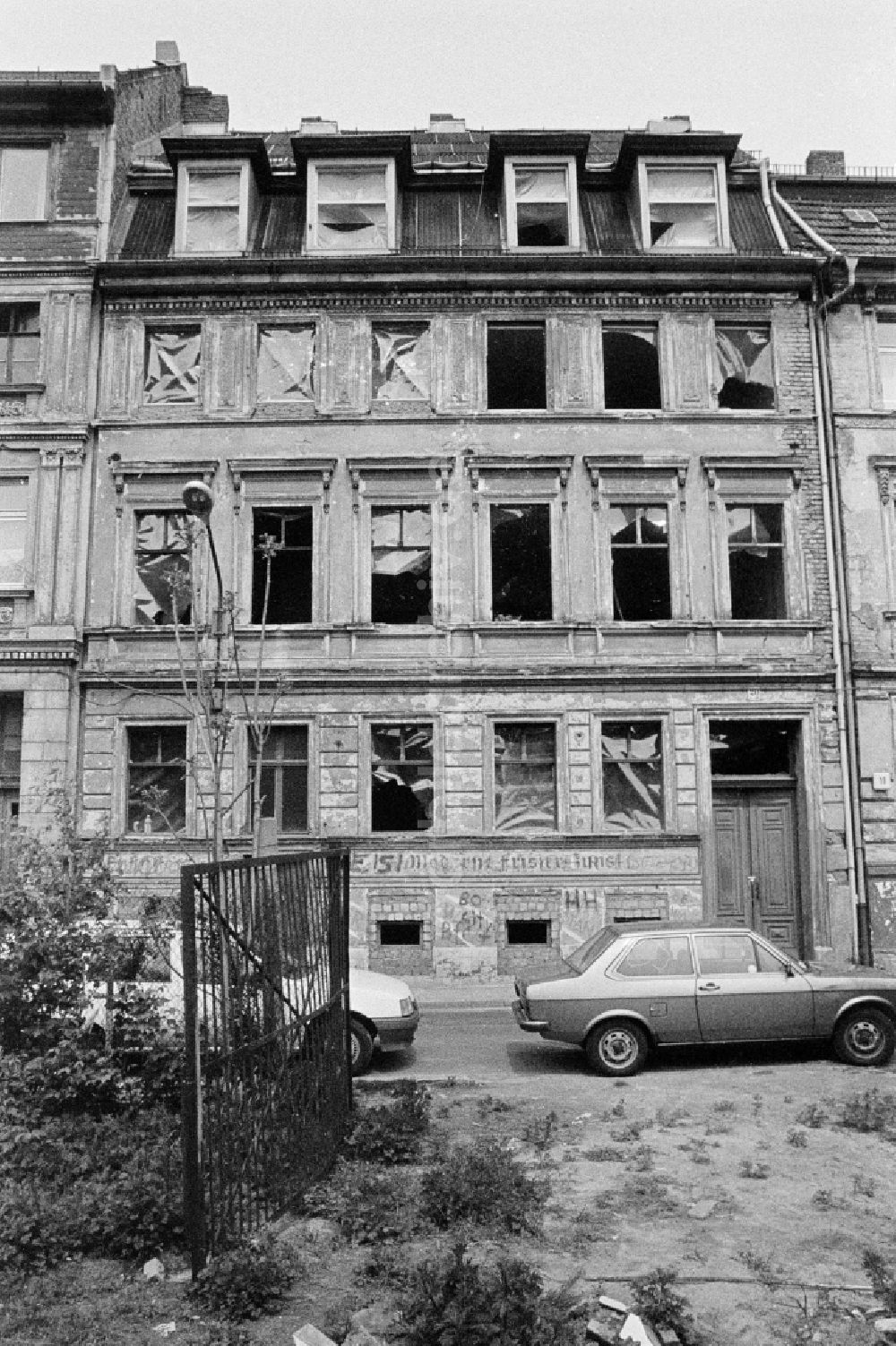 DDR-Bildarchiv: Berlin - Mehrfamilienhausruine im Scheunenviertel in Berlin in der DDR