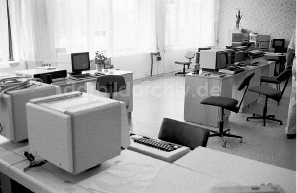 DDR-Bildarchiv: Magdeburg - 17.06.1986 Mikro-Elektronisches Zenrtum SKET Magdeburg.