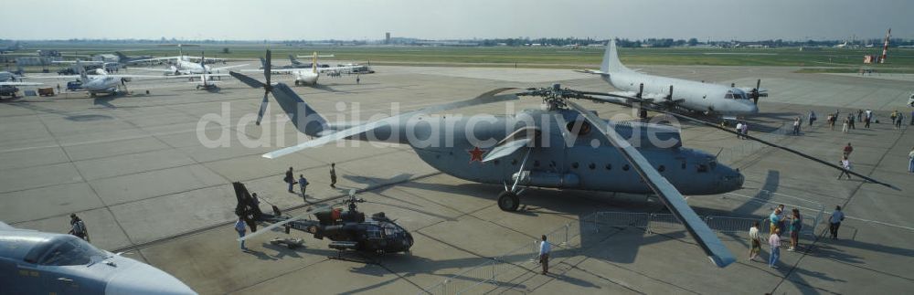 DDR-Bildarchiv: - Mil Mi-6 auf dem Flughafen Schönefeld