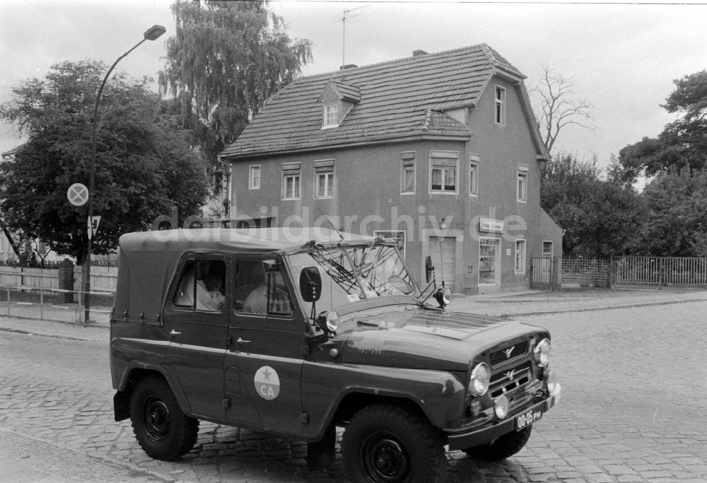 DDR-Fotoarchiv: Wünsdorf - Militärjeep UAZ-469 der GSSD in Wünsdorf in Brandenburg in der DDR