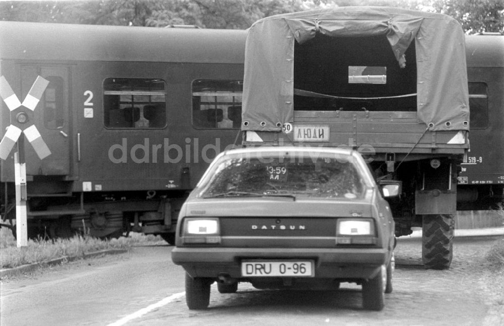 Wünsdorf: Militärlastwagen vom Typ KamAZ und ZIL der GSSD in Wünsdorf in Brandenburg in der DDR