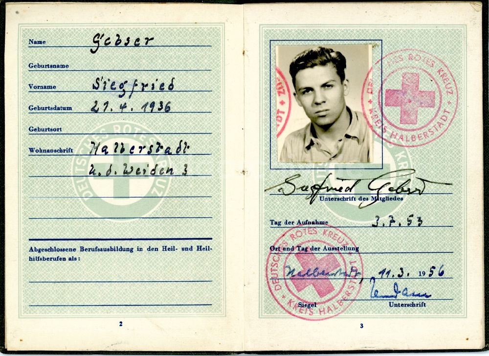 Halberstadt: Mitgliedsbuch Deutsches Rotes Kreuz ausgestellt in Halberstadt im Bundesland Sachsen-Anhalt auf dem Gebiet der ehemaligen DDR, Deutsche Demokratische Republik