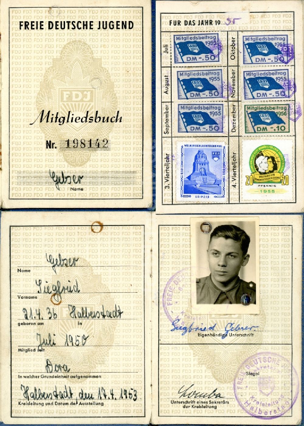 DDR-Fotoarchiv: Halberstadt - Mitgliedsbuch - Mitgliedsausweis der FDJ Freie Deutsche Jugend ausgestellt in Halberstadt in Sachsen-Anhalt in der DDR