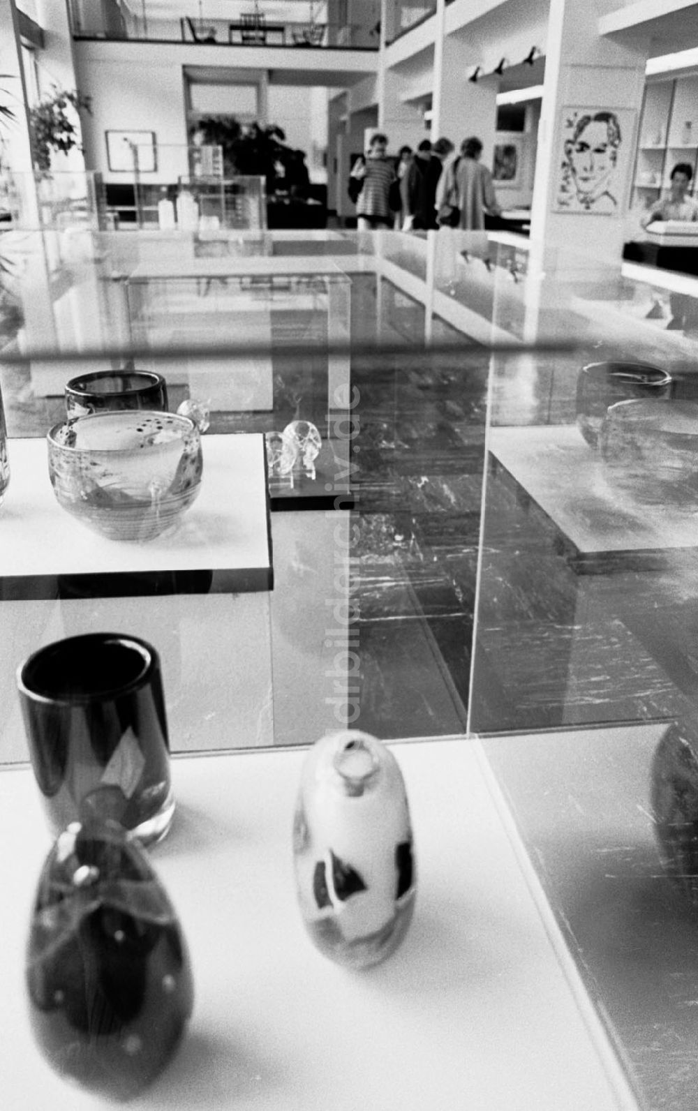 Berlin-Mitte: Mitte - Berlin Glas- und Grafikausstellung in der Gallerie Unter den Linden 11