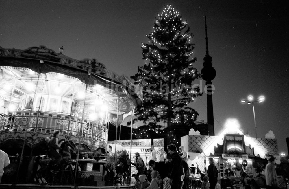 DDR-Fotoarchiv: Berlin-Mitte - Mitte - Berlin Weihnachtsmarkt 30.11.90 Foto: ND/Lange Umschlagnummer: 1499