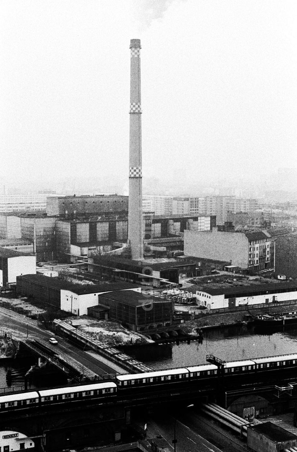 DDR-Bildarchiv: Berlin-Mitte - Mitte/Berlin Heizkraftwerk Berlin/ Mitte-Winterversorgung 02.01.90 Foto: Grahn Umschlagnummer: 0007