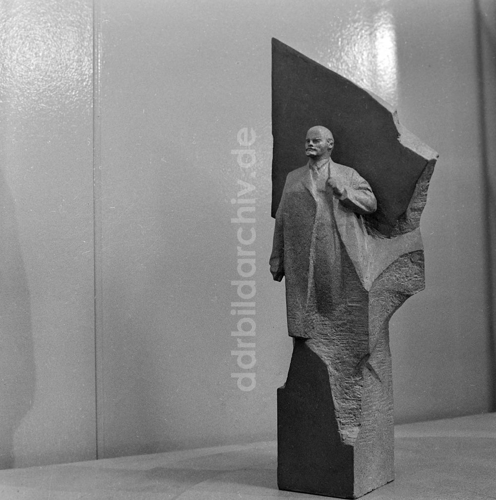 Berlin: Modell der Skulptur Lenindenkmal in Berlin in der DDR