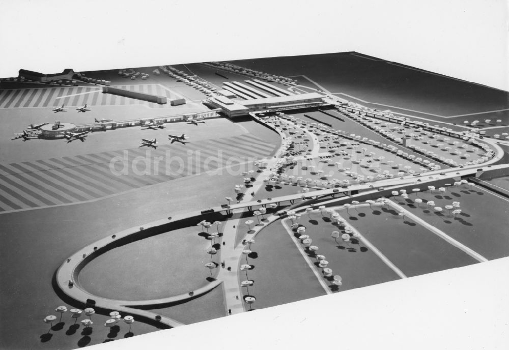 DDR-Fotoarchiv: Schönefeld - Modell für die Umgestaltung des Zentralflughafen Berlin - Schönefeld in Brandenburg