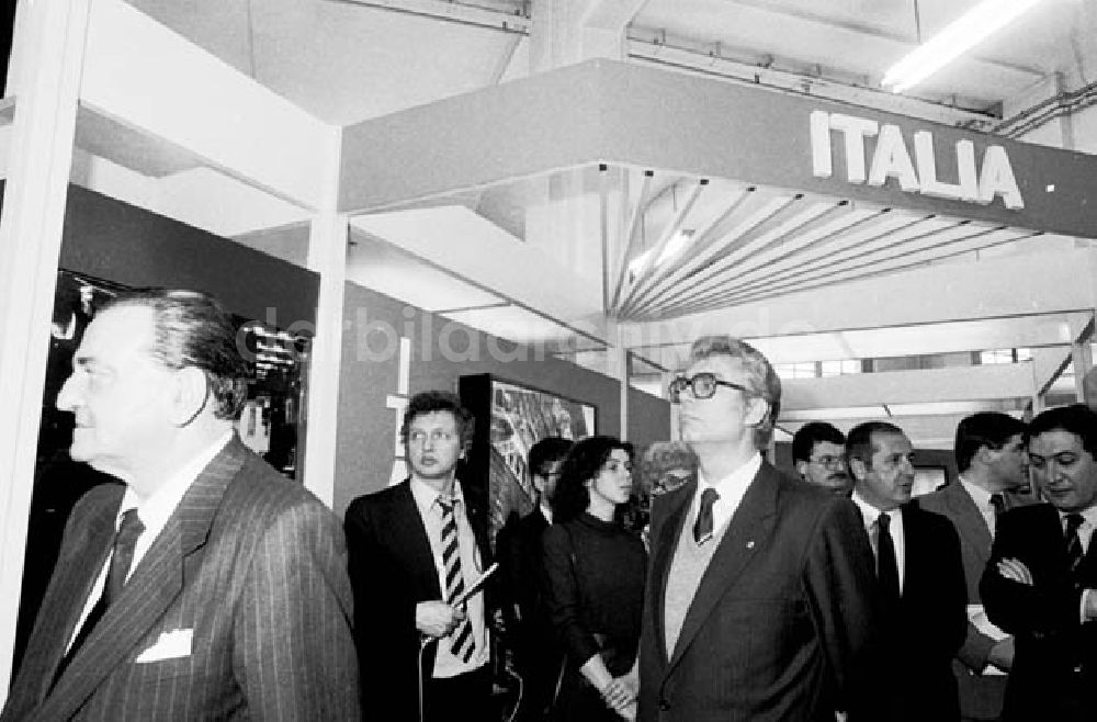 Leipzig: März.1986 Leipziger Frühjahrsmesse.Erich Honecker besucht folgen