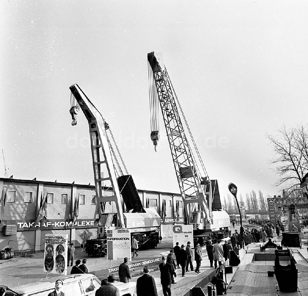 DDR-Bildarchiv: Leipzig / Sachsen - März 1967 Technische Messe in Leipzig (Sachsen) Ausstellung des EDK 300 (links), EDK 500 (rechts) Umschlagnr