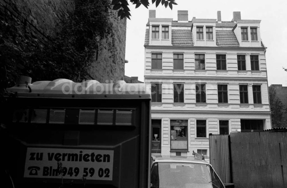 DDR-Fotoarchiv: Berlin-Mitte - Mulackstr. 11 25.09.92 Foto:ND/ Lange Umschlag 1163