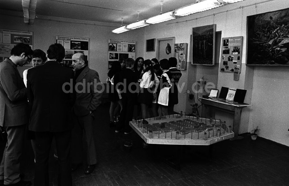 DDR-Fotoarchiv: Moskau - Museum über den 2. Weltkrieg in einer Schule in Moskau