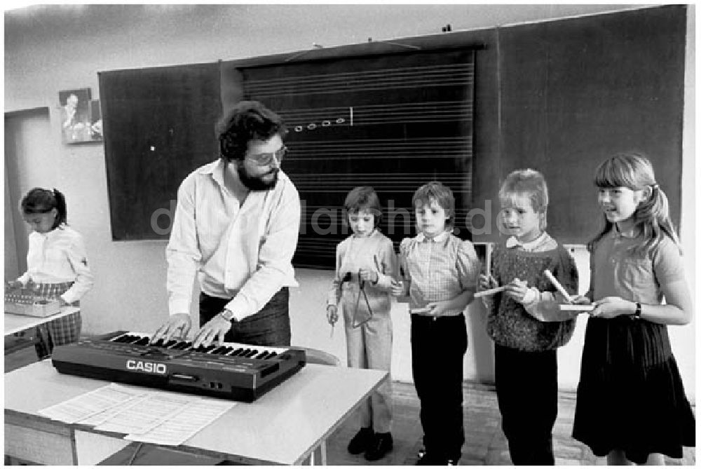 Wernegerode: 14.10.1986 Musikunterricht in der erweiterten Oberschule in Wern